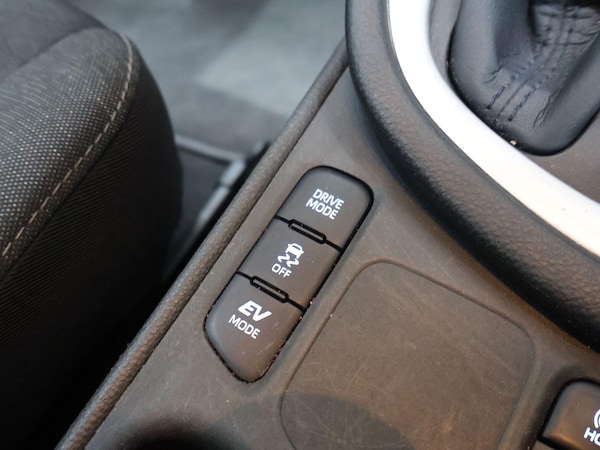 Used Toyota Yaris 2020 for sale - 76200173: Photo 32