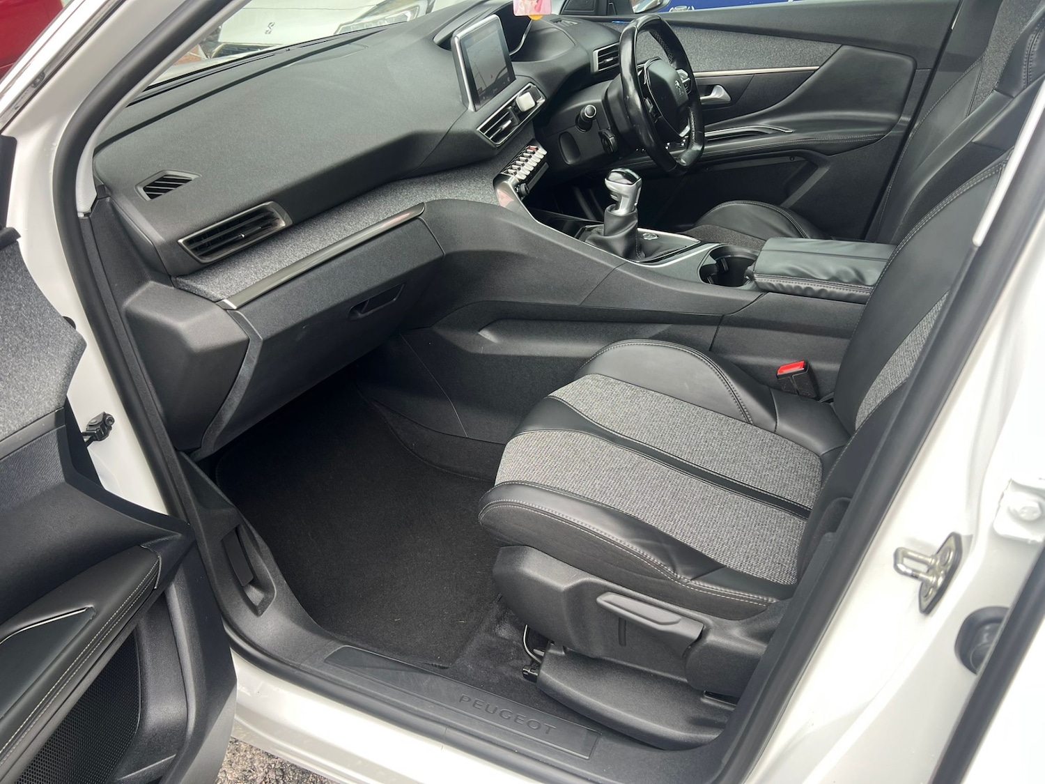 Used Peugeot 3008 2017 for sale - 75999310: Photo 6