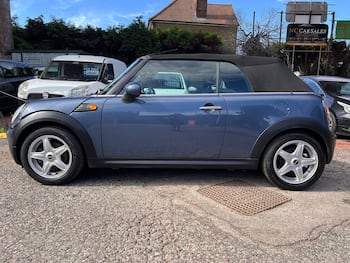 Used MINI Convertible 2009 for sale - 79664930: Photo