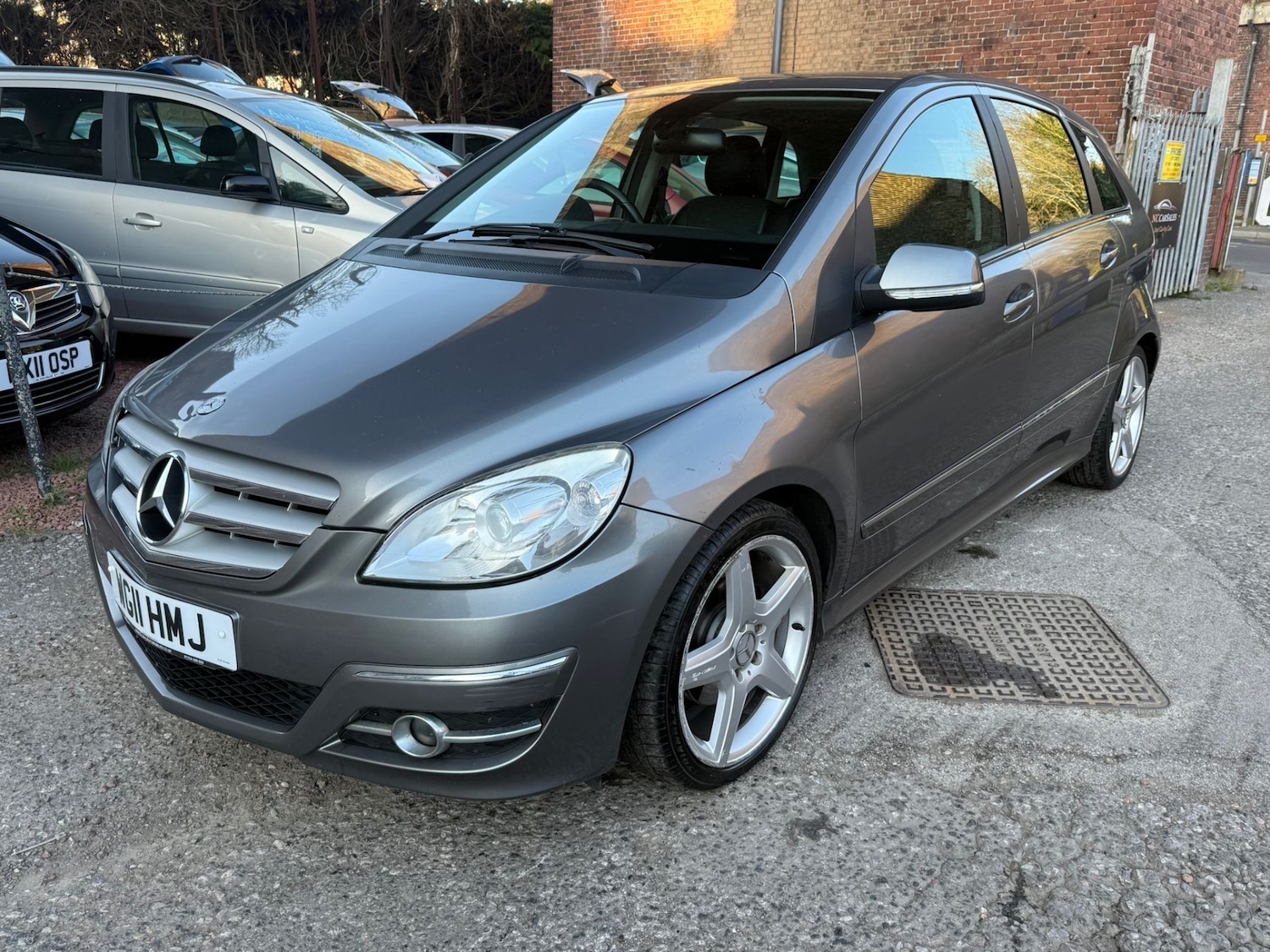 Used Mercedes-Benz B Class 2011 for sale - 77981351: Photo 2