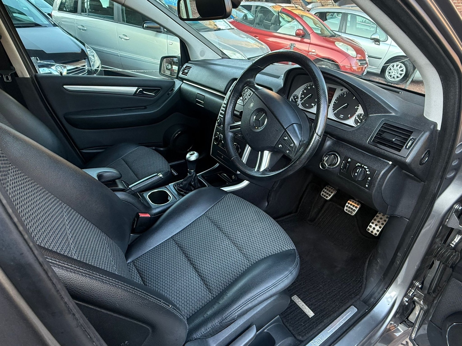 Used Mercedes-Benz B Class 2011 for sale - 77981351: Photo 6