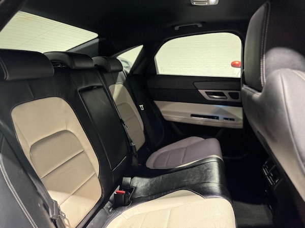 Used Jaguar XF 2016 for sale - 76189606: Photo 25