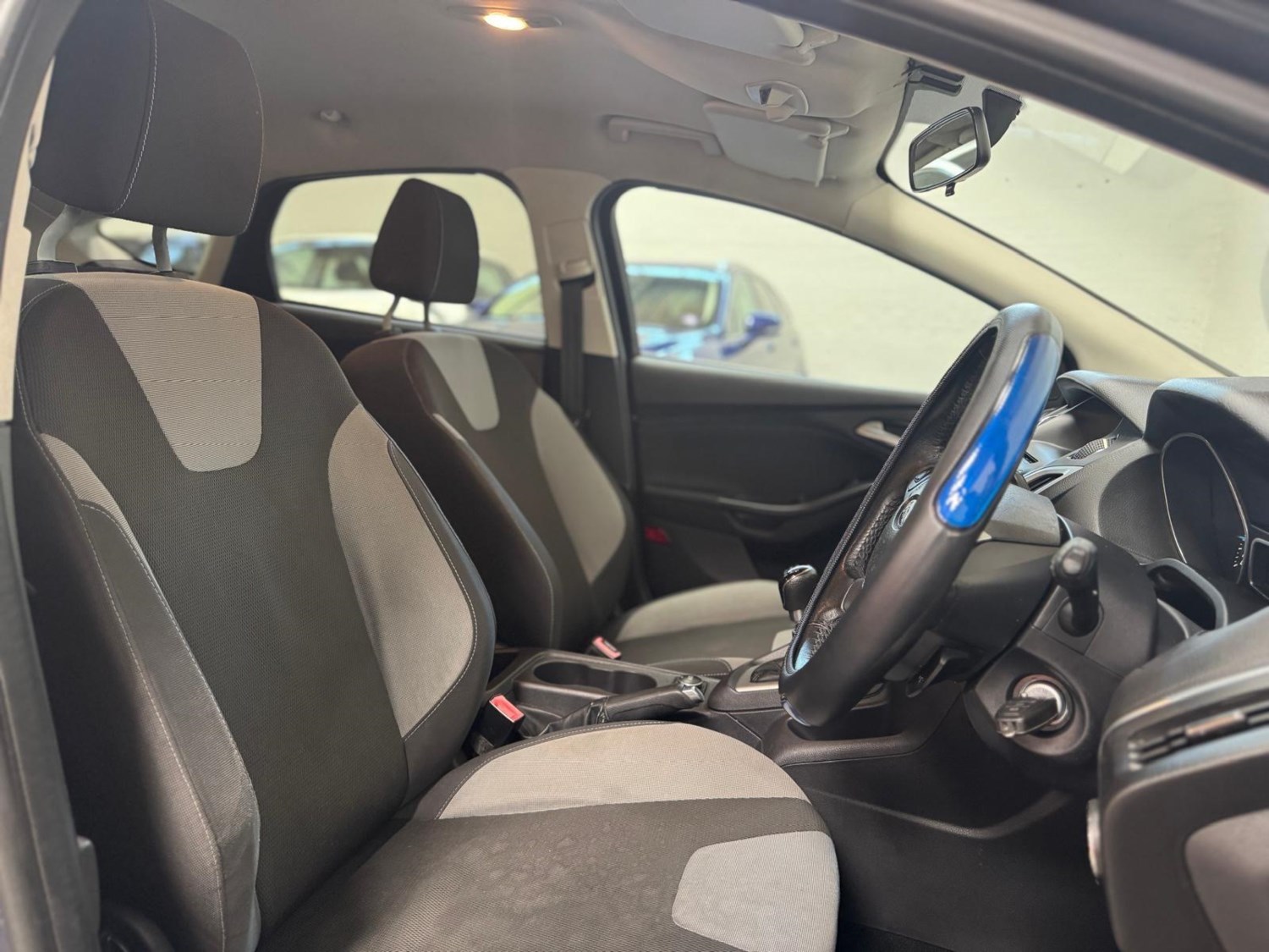 Ford Focus (12) - 1.6 TDCi Zetec Euro 5 (s/s) 5dr - Image 15