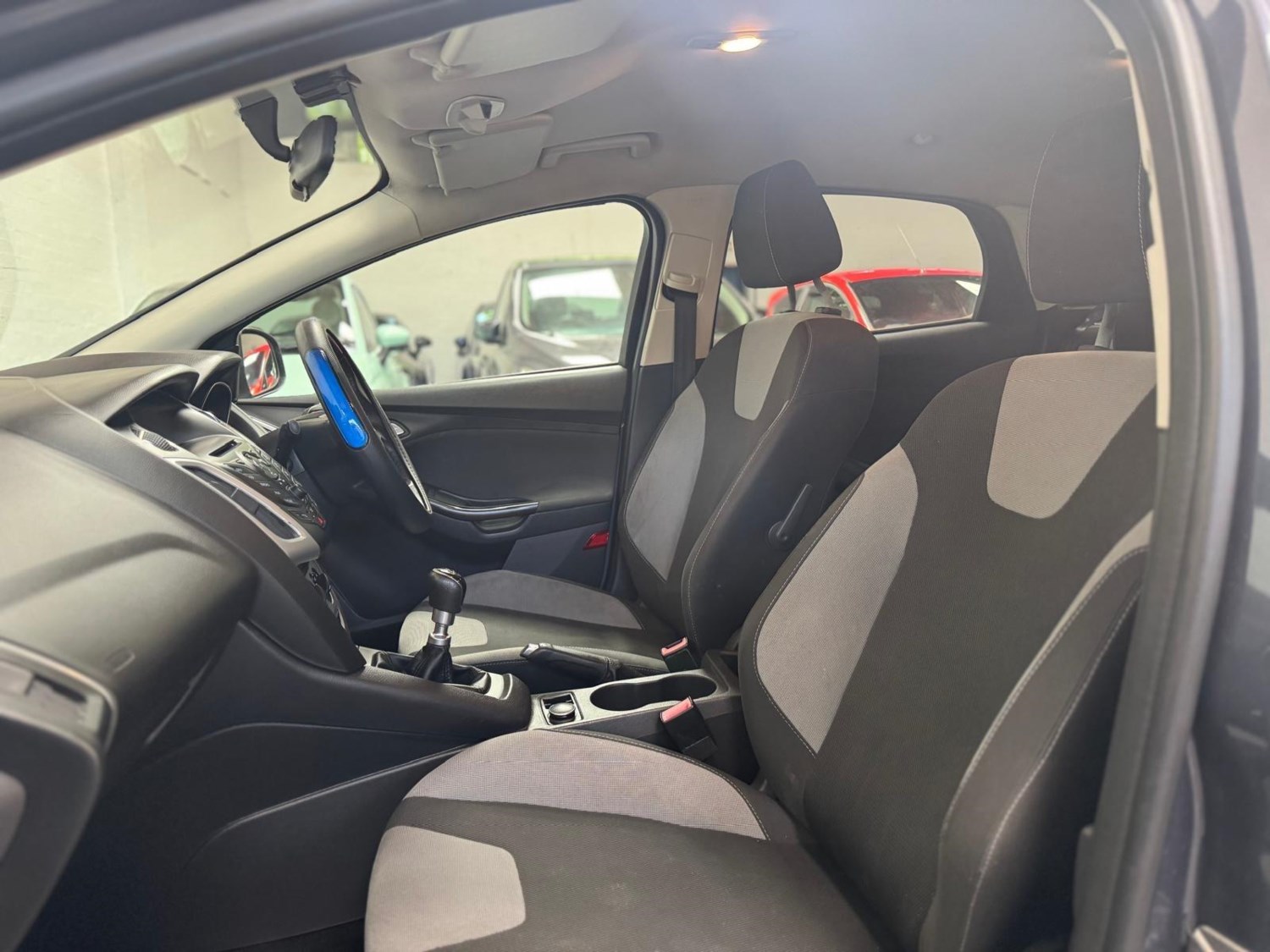Ford Focus (12) - 1.6 TDCi Zetec Euro 5 (s/s) 5dr - Image 20