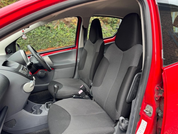 Used Toyota AYGO 2010 for sale - 76307724: Photo 11