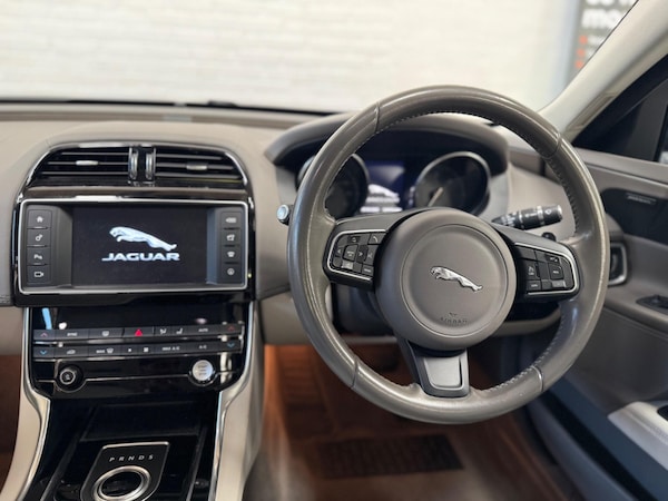 Used Jaguar XE 2015 for sale - 76020215: Photo 16