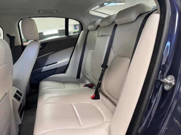 Used Jaguar XE 2015 for sale - 76020215: Photo 18