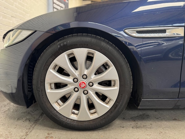 Used Jaguar XE 2015 for sale - 76020215: Photo 30
