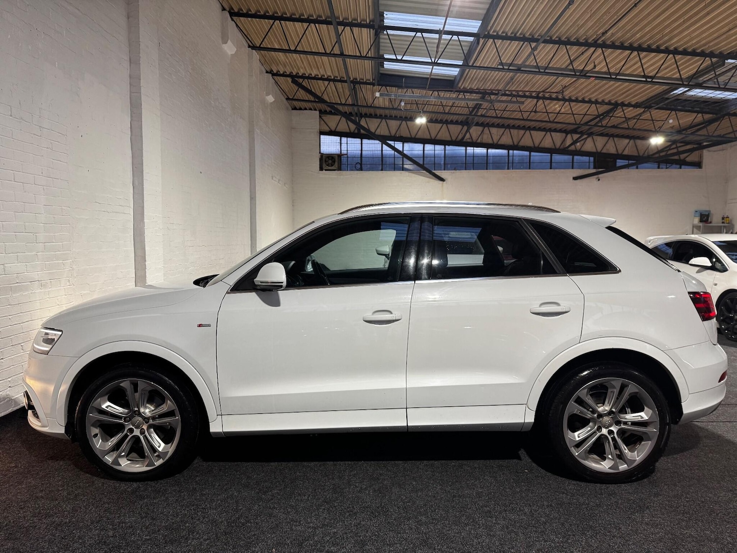 Used Audi Q3 2013 for sale - 76935871: Photo 12