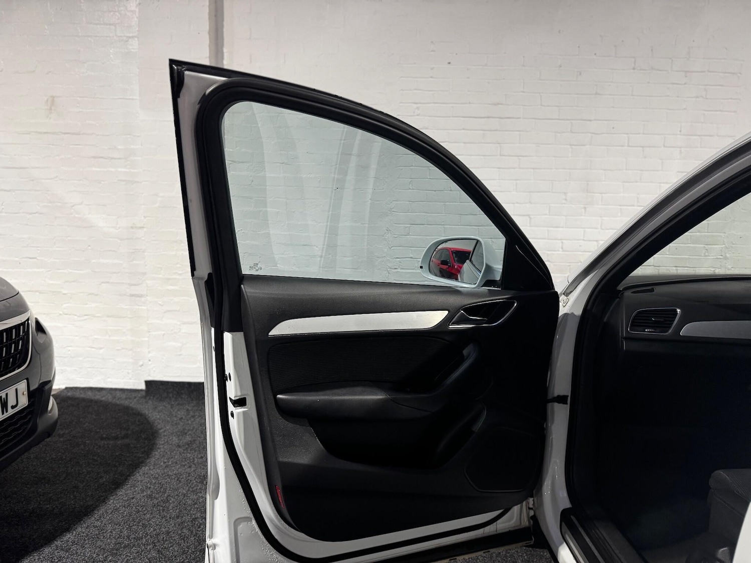 Used Audi Q3 2013 for sale - 76935871: Photo 28