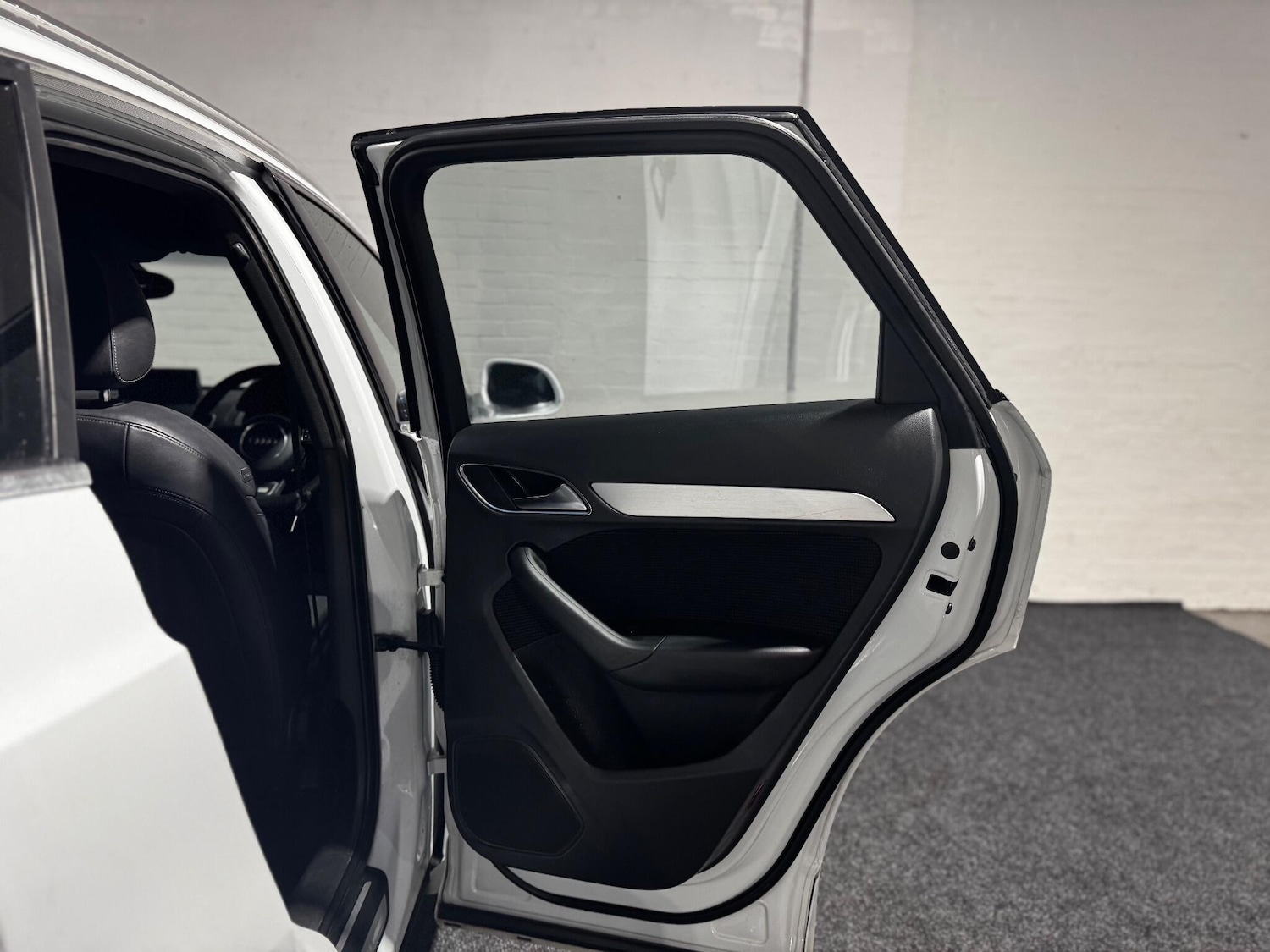 Used Audi Q3 2013 for sale - 76935871: Photo 30