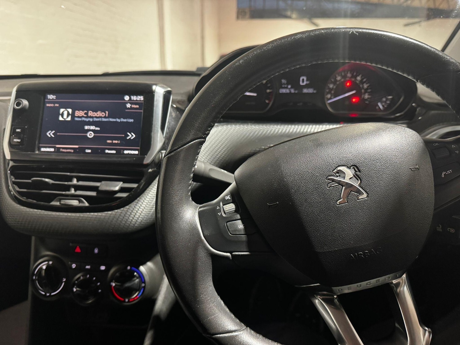 Used Peugeot 2008 2018 for sale - 76898496: Photo 16