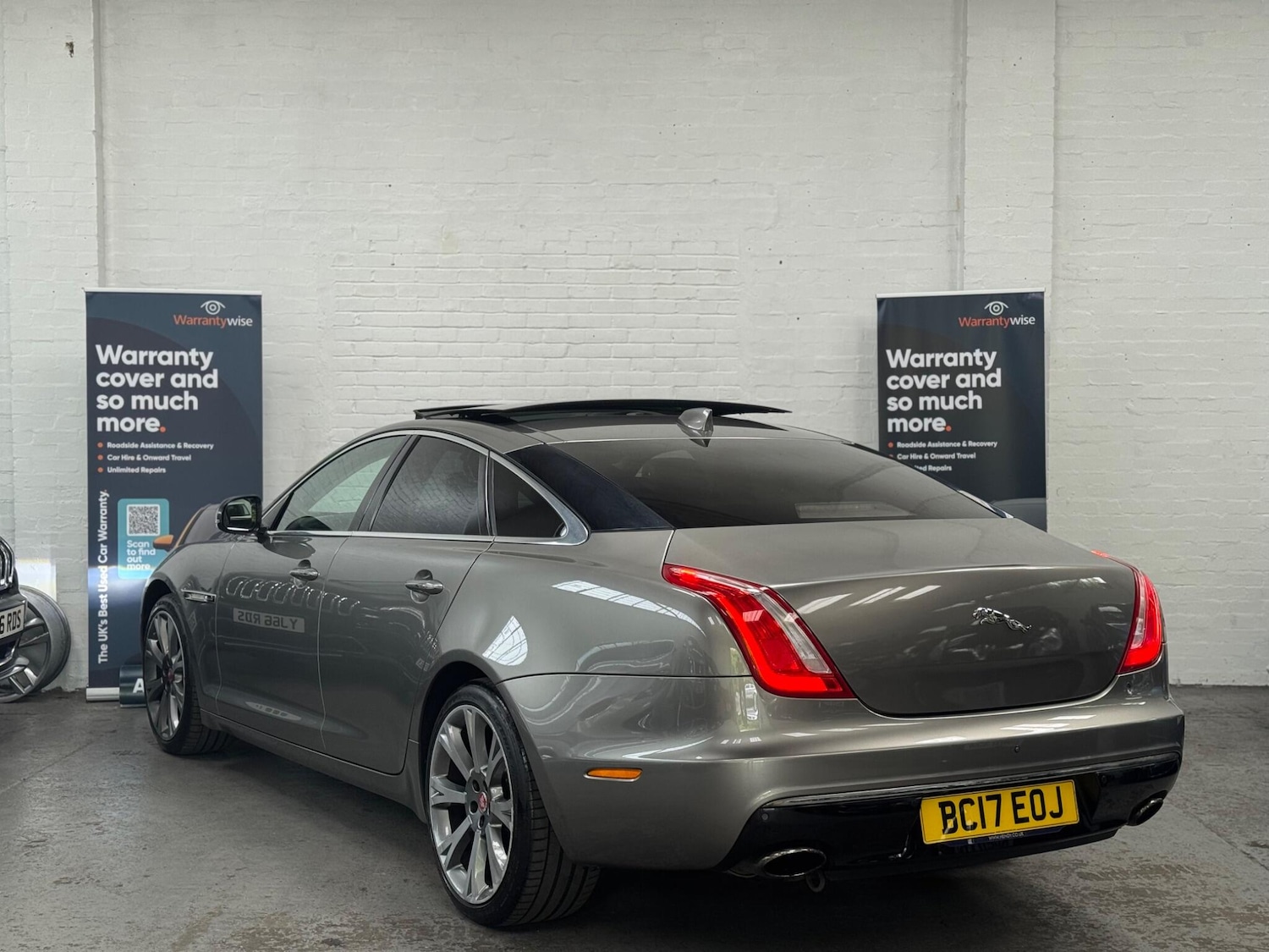 Used Jaguar XJ 2017 for sale - 76988577: Photo 12