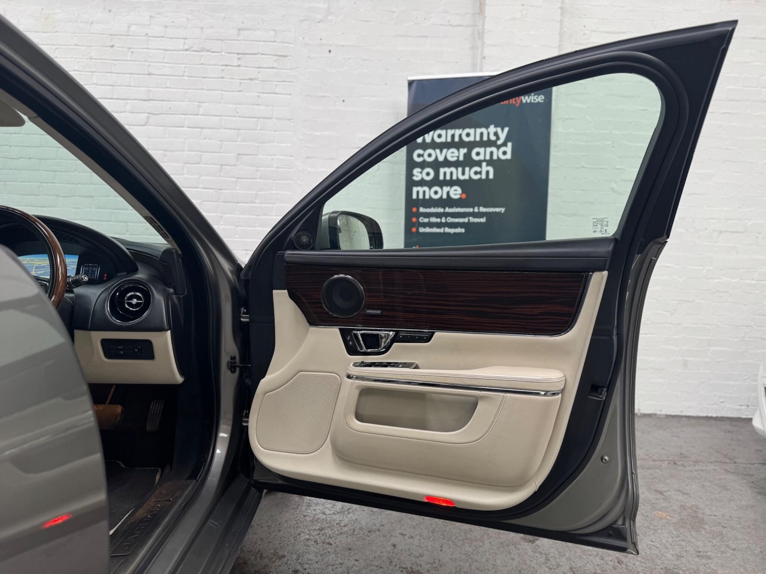 Used Jaguar XJ 2017 for sale - 76988577: Photo 29