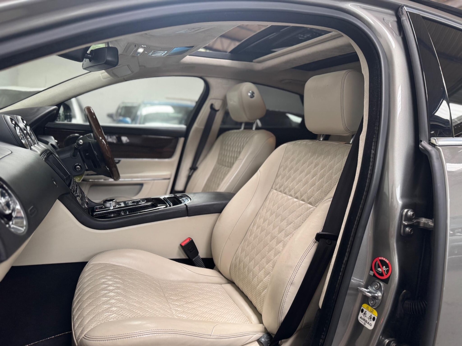 Used Jaguar XJ 2017 for sale - 76988577: Photo 42