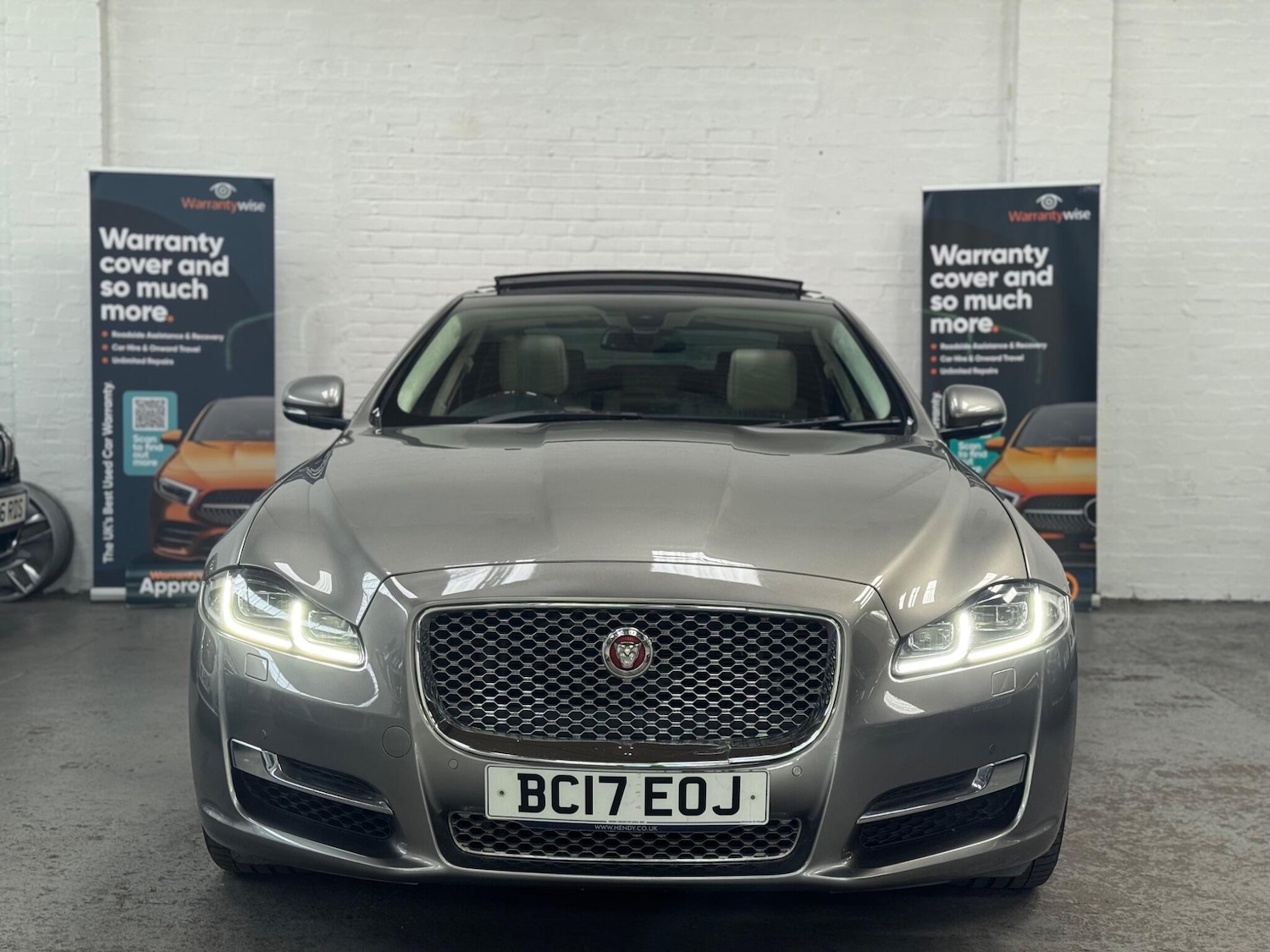 Used Jaguar XJ 2017 for sale - 76988577: Photo 8