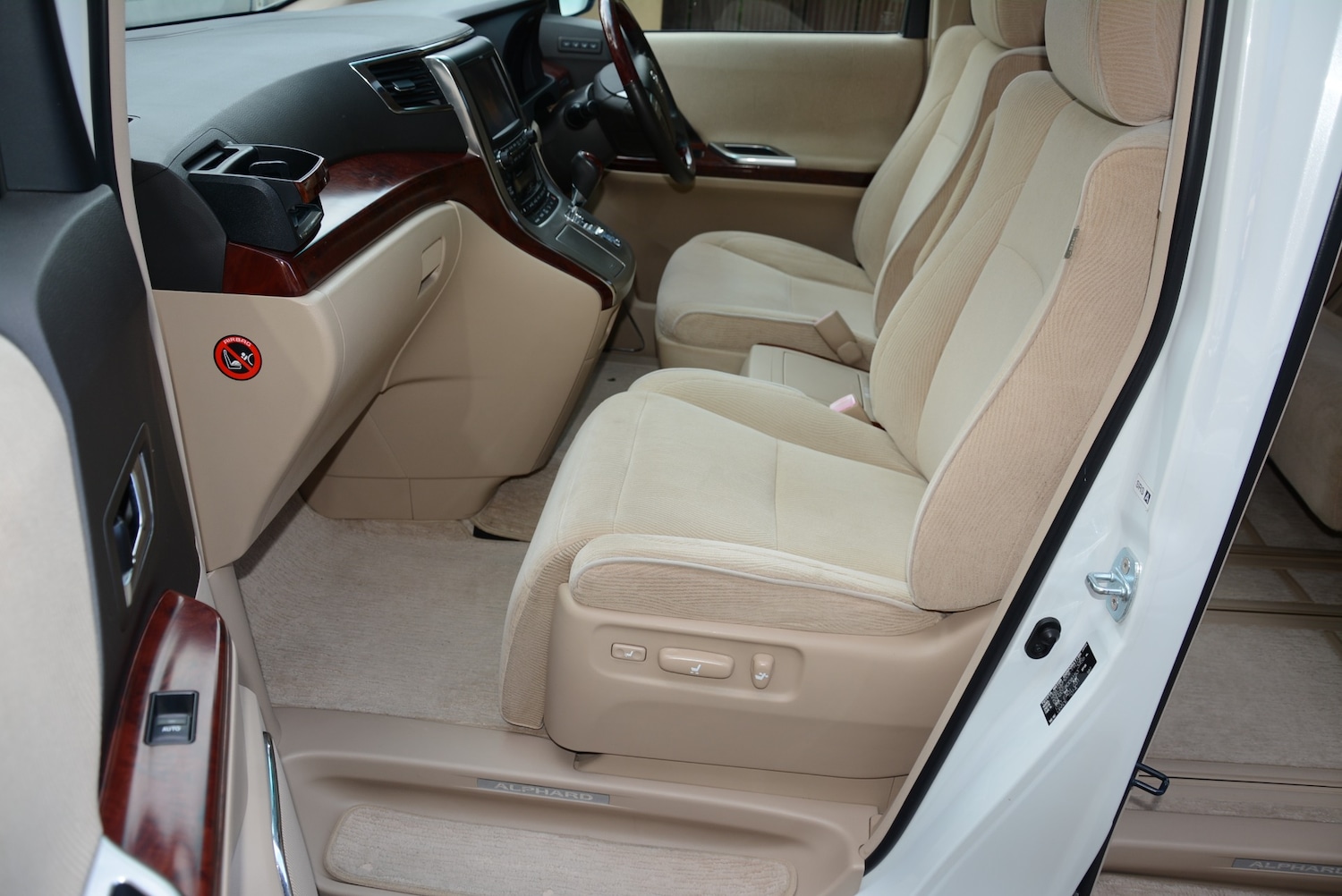 Used Toyota Alphard 2025 for sale - 76778423: Photo 12