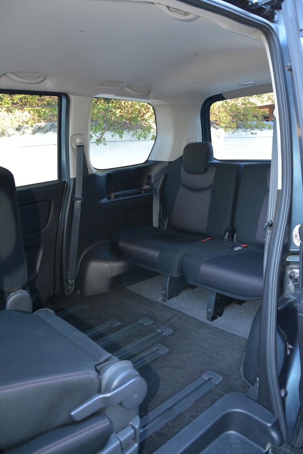 Used Nissan Serena 2012 for sale - 75774620: Photo 17