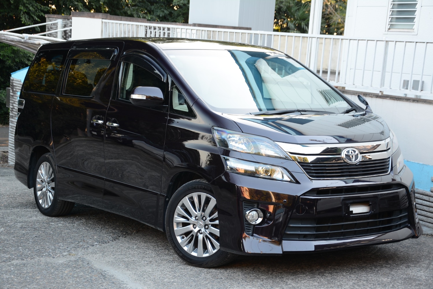 Used Toyota Vellfire 2014 for sale - 76554775: Photo 2