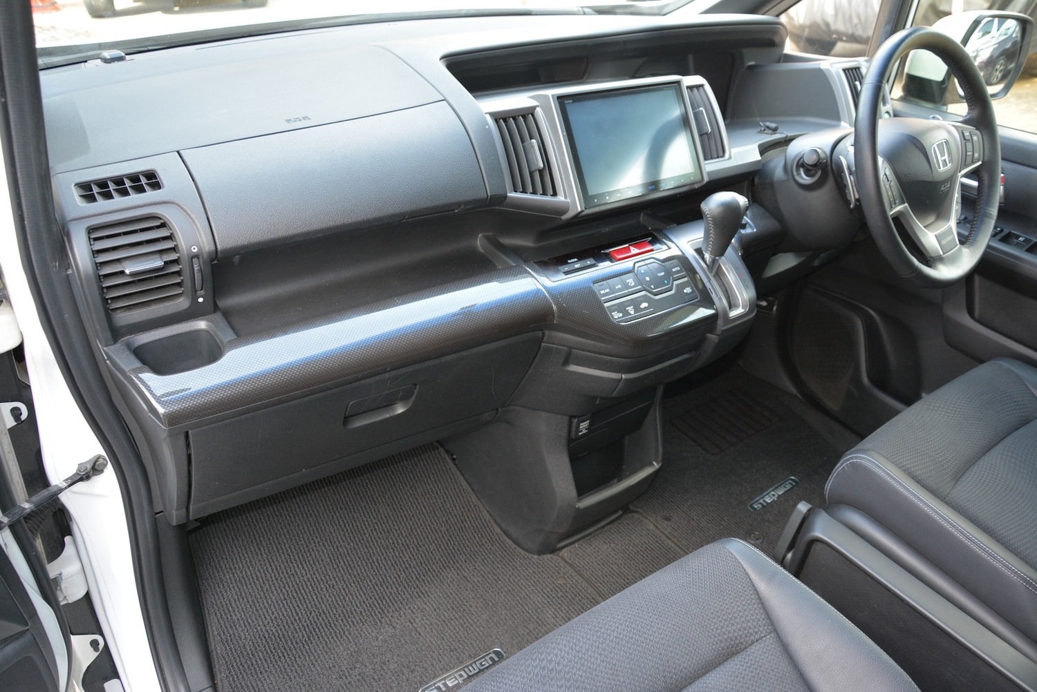 Used Honda Stepwagon 2014 for sale - 76262723: Photo 12