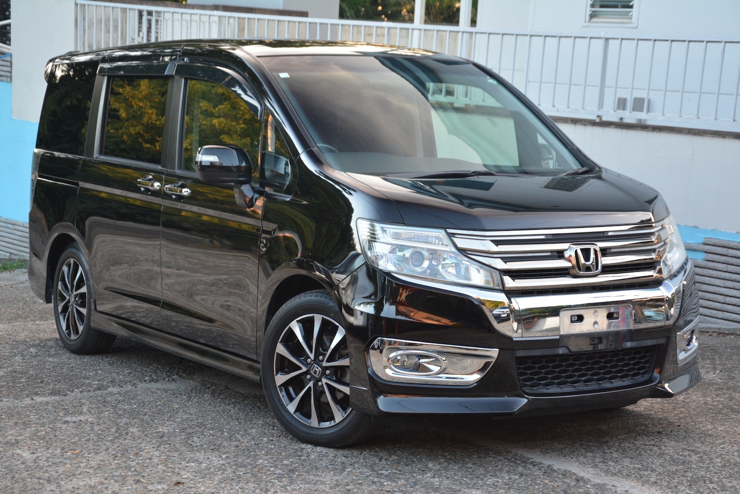 Used Honda Stepwagon 2014 for sale - 76555260: Photo 1