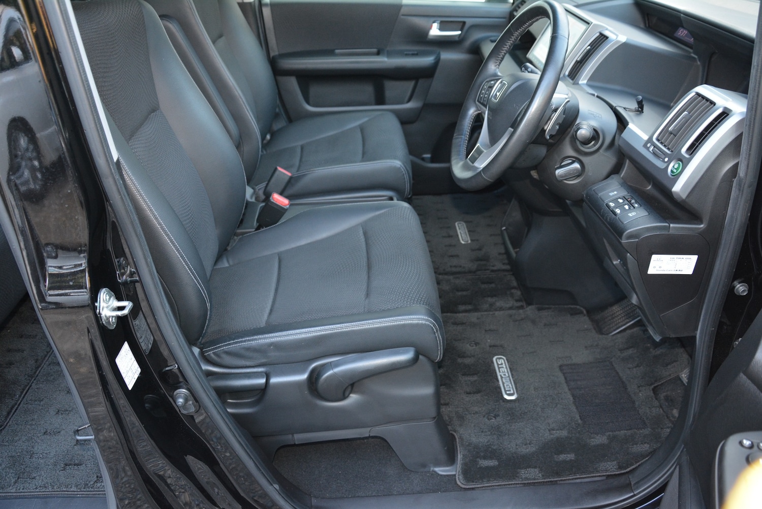 Used Honda Stepwagon 2014 for sale - 76555260: Photo 11