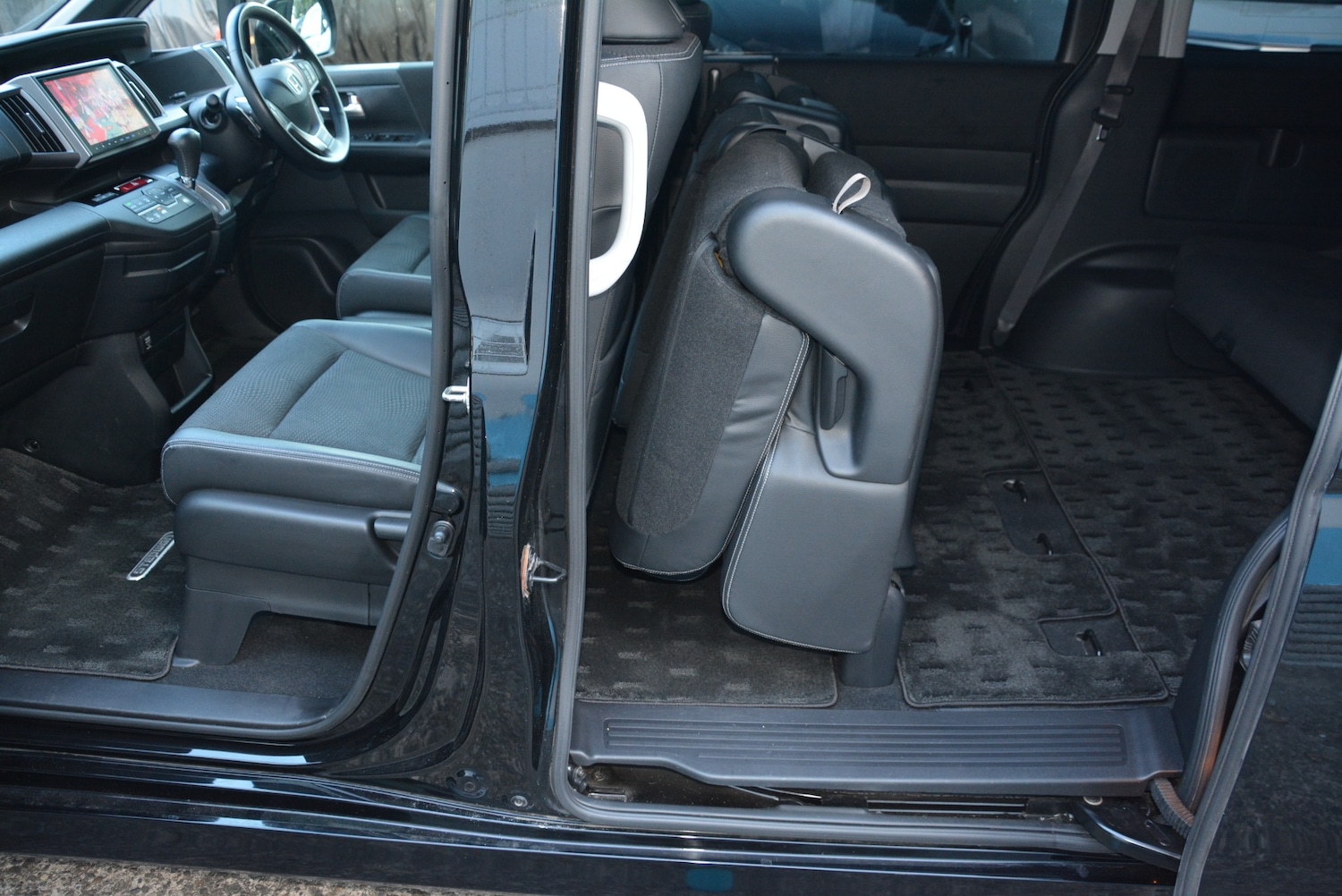 Used Honda Stepwagon 2014 for sale - 76555260: Photo 14