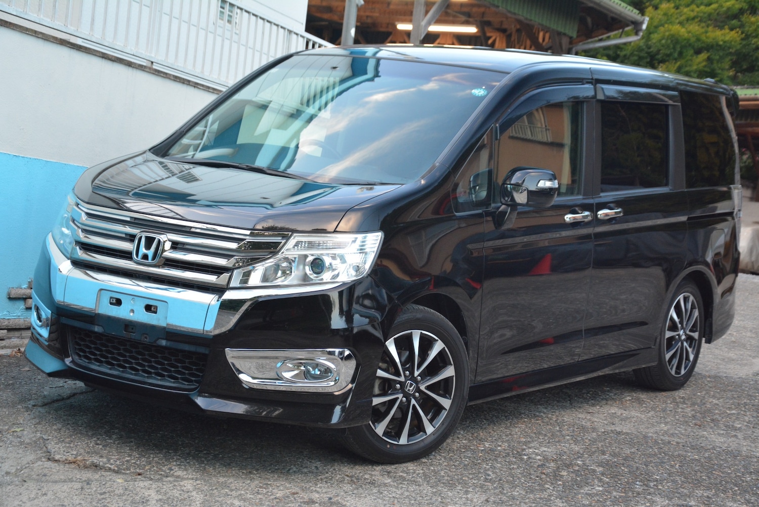 Used Honda Stepwagon 2014 for sale - 76555260: Photo 2