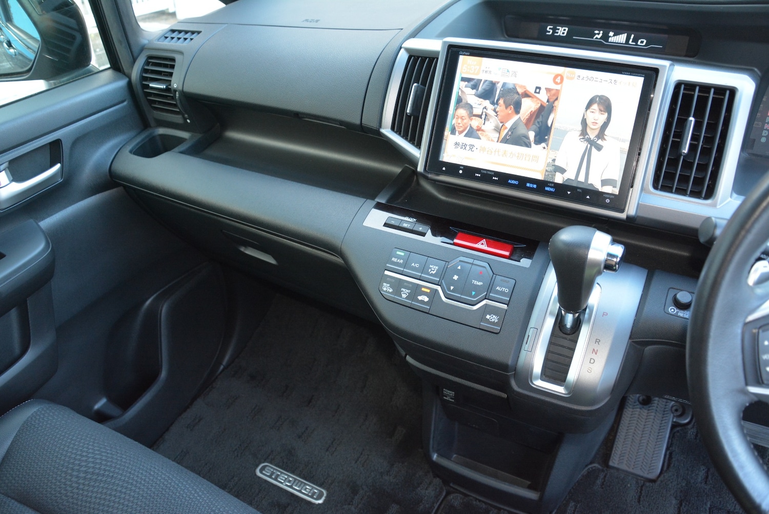 Used Honda Stepwagon 2014 for sale - 76555260: Photo 25