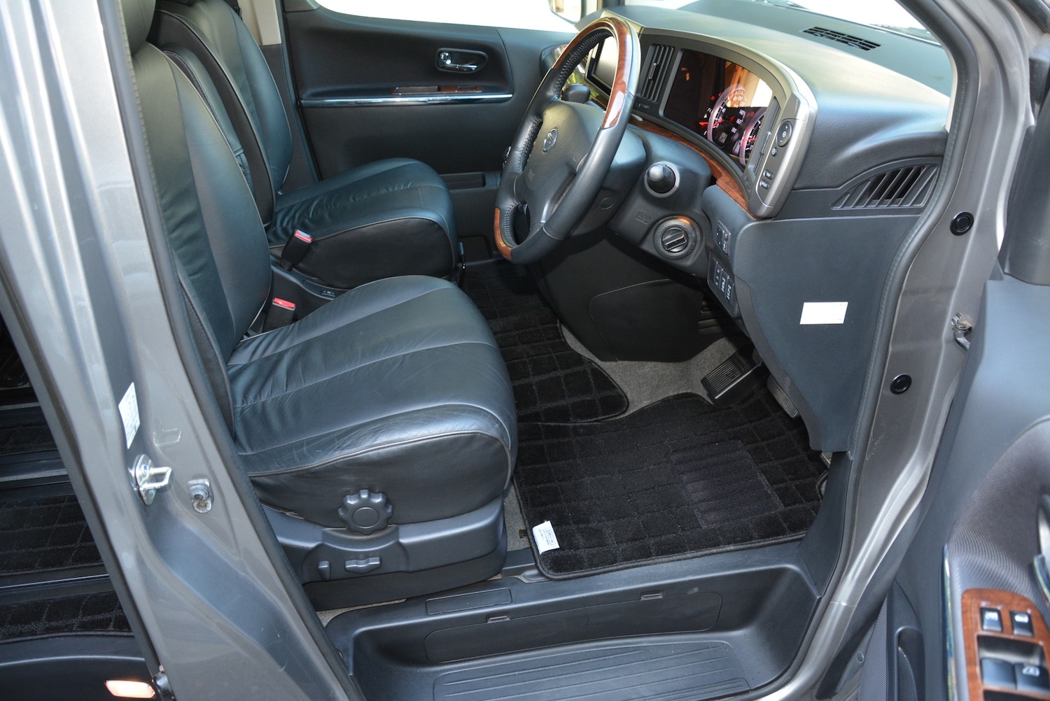 Used Nissan Elgrand 2025 for sale - 77404245: Photo 11