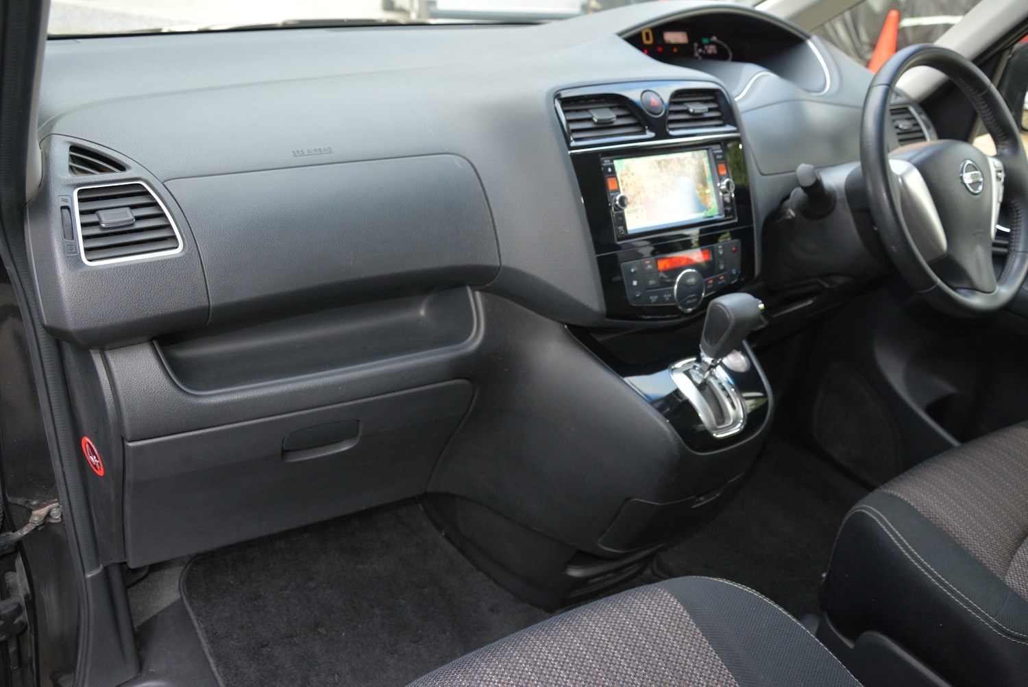 Used Nissan Serena 2015 for sale - 76555376: Photo 12