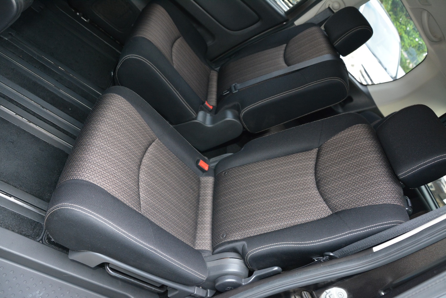 Used Nissan Serena 2015 for sale - 76555376: Photo 13