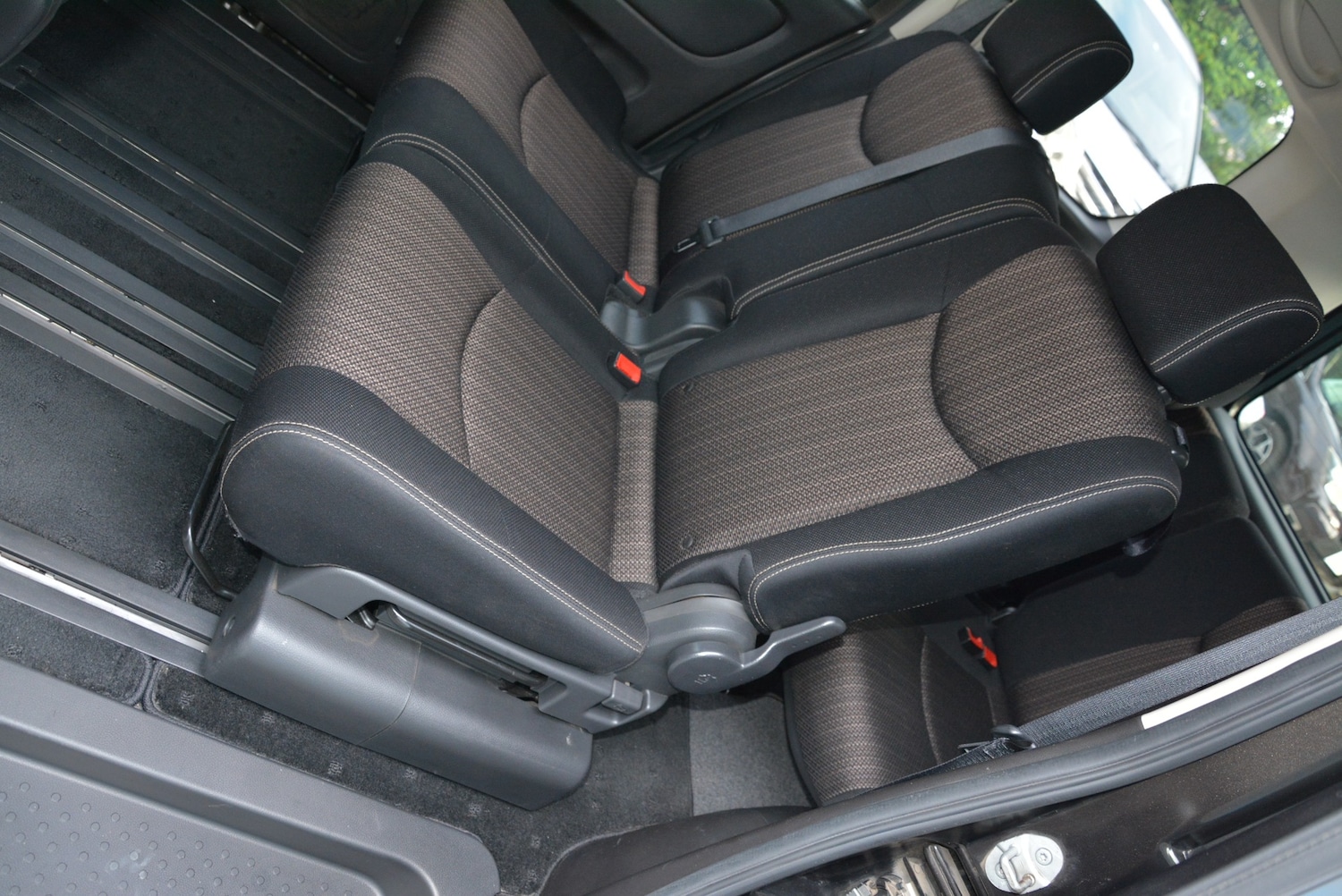 Used Nissan Serena 2015 for sale - 76555376: Photo 14