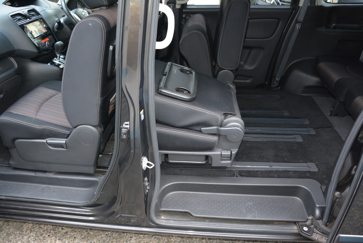 Used Nissan Serena 2015 for sale - 76555376: Photo 15