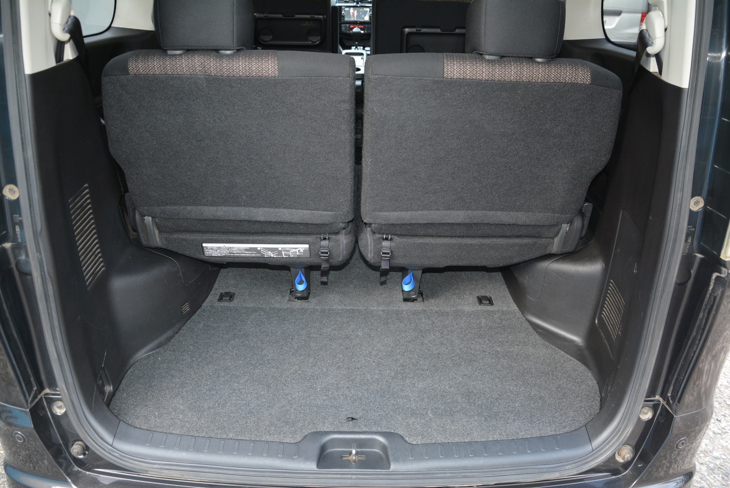 Used Nissan Serena 2015 for sale - 76555376: Photo 18