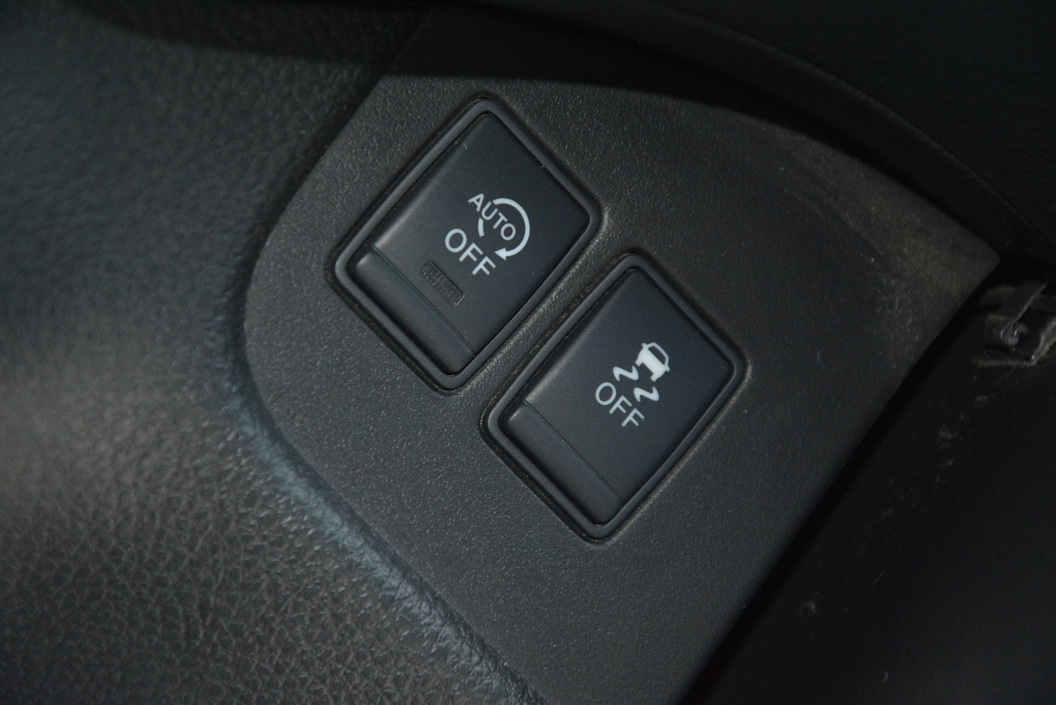 Used Nissan Serena 2015 for sale - 76555376: Photo 24