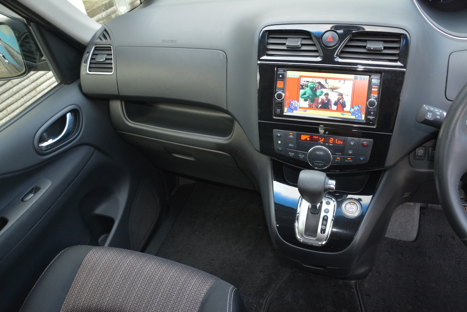 Used Nissan Serena 2015 for sale - 76555376: Photo 25