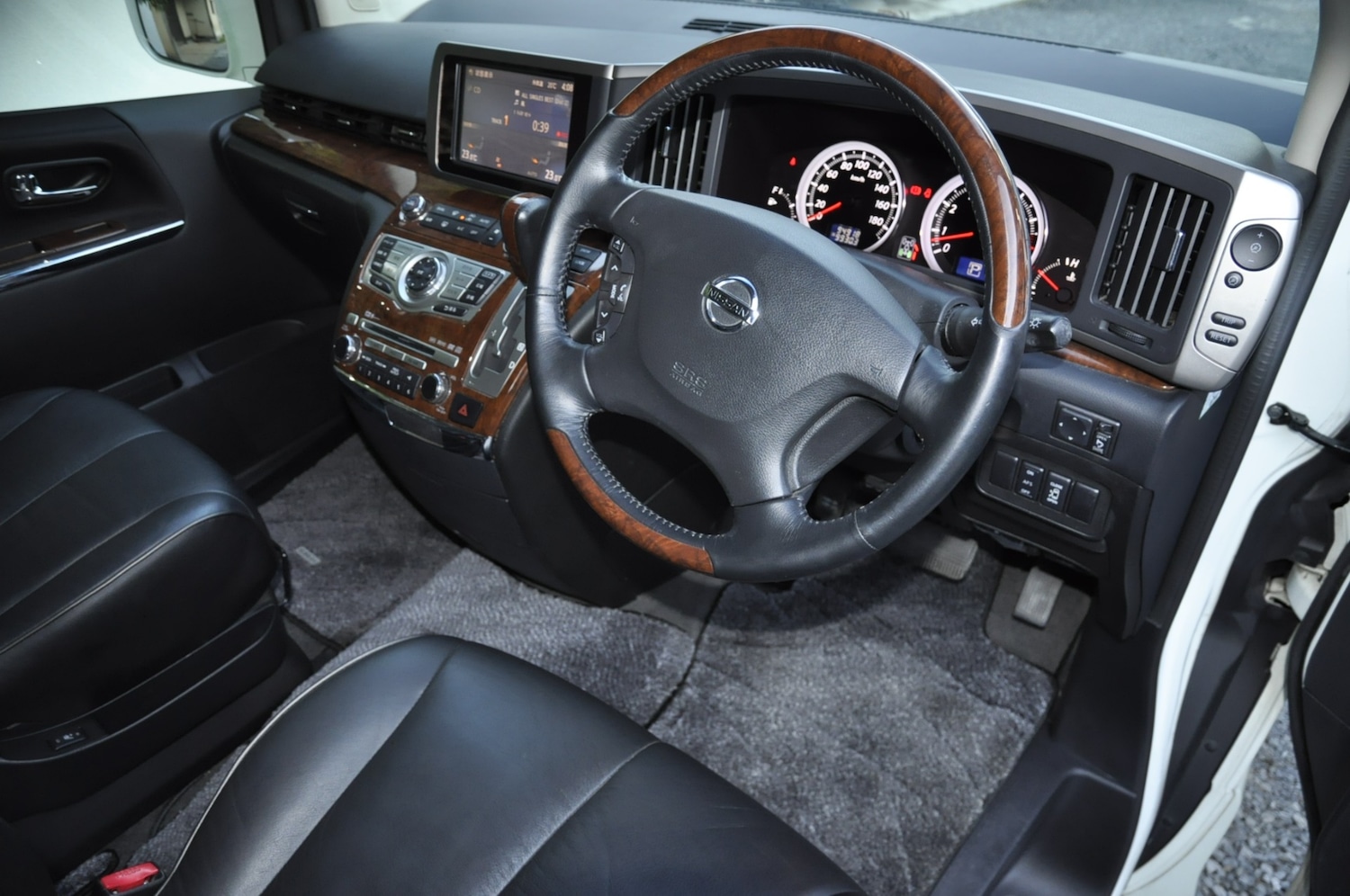 Used Nissan Elgrand 2024 for sale - 76554044: Photo 10