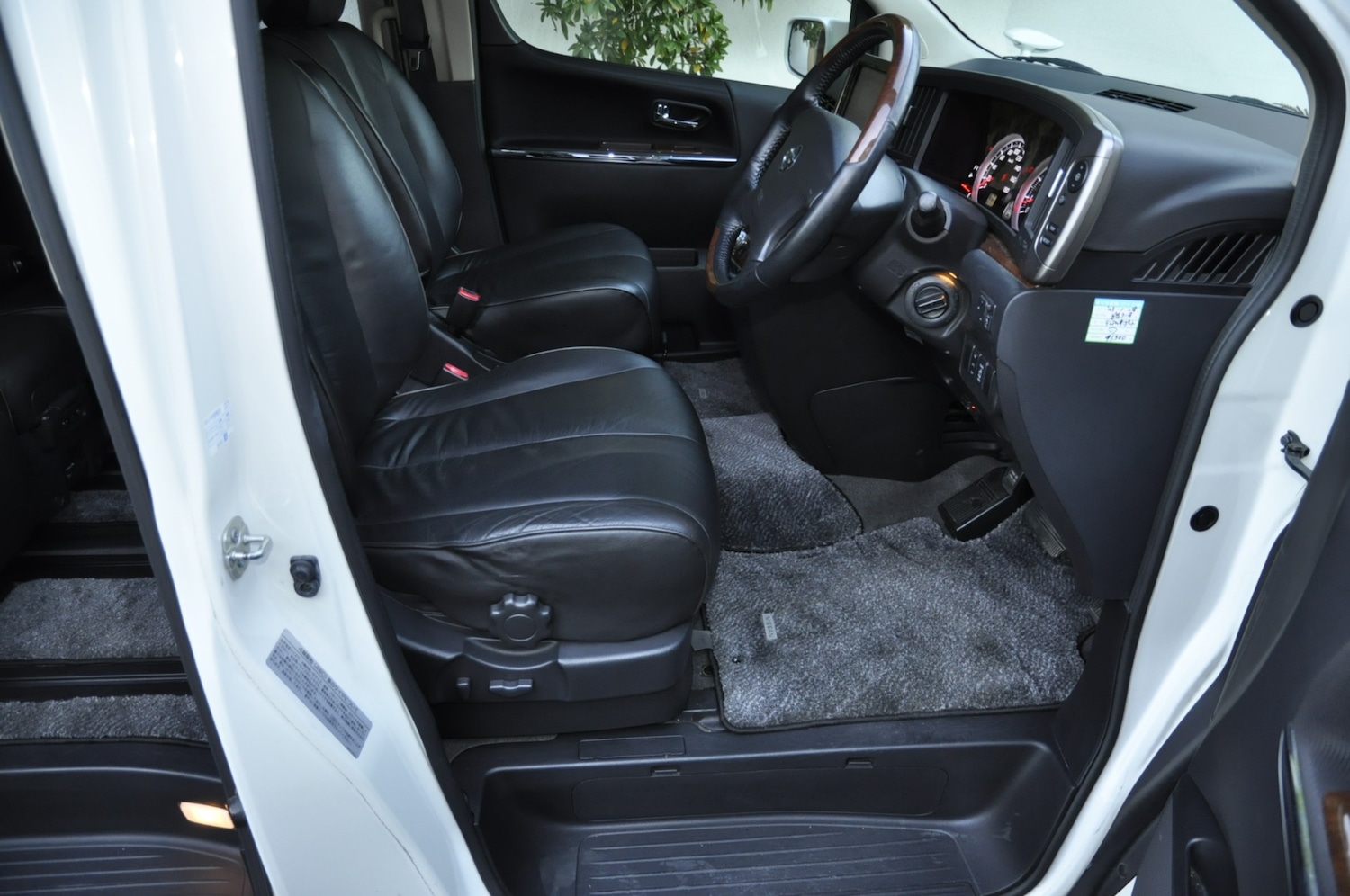 Used Nissan Elgrand 2024 for sale - 76554044: Photo 11