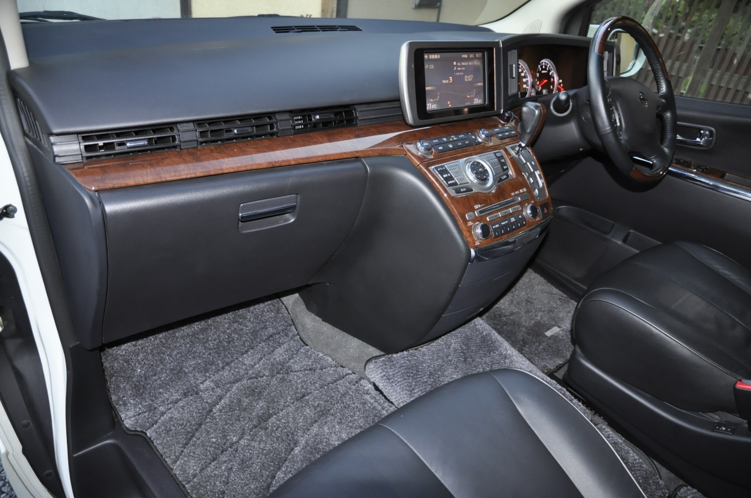 Used Nissan Elgrand 2024 for sale - 76554044: Photo 12