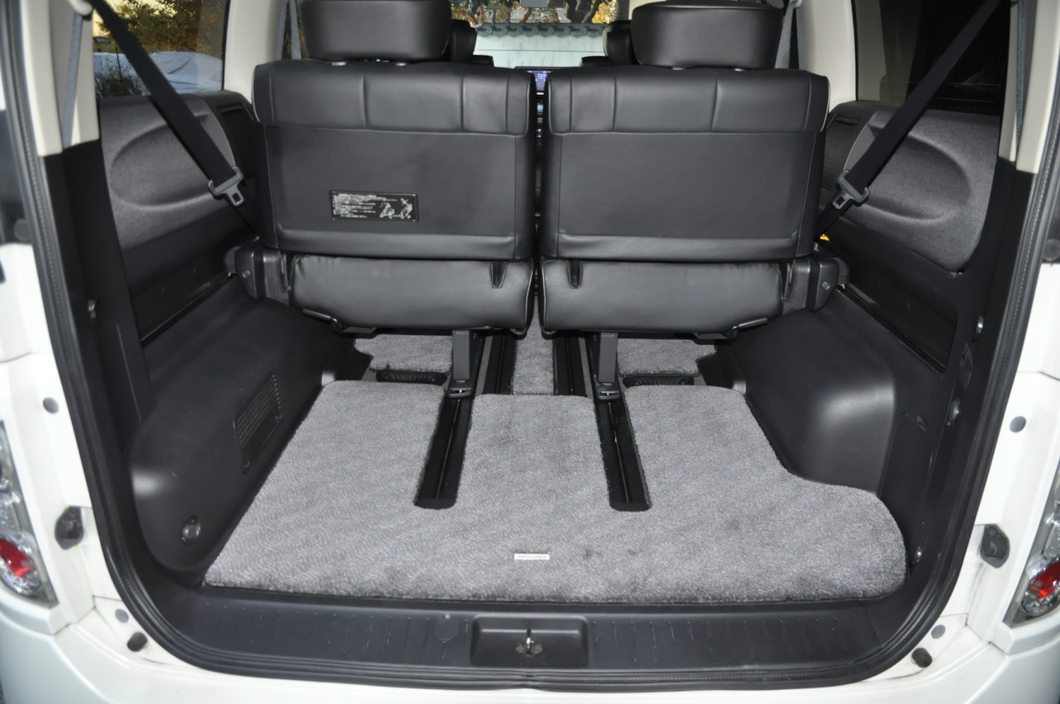 Used Nissan Elgrand 2024 for sale - 76554044: Photo 17