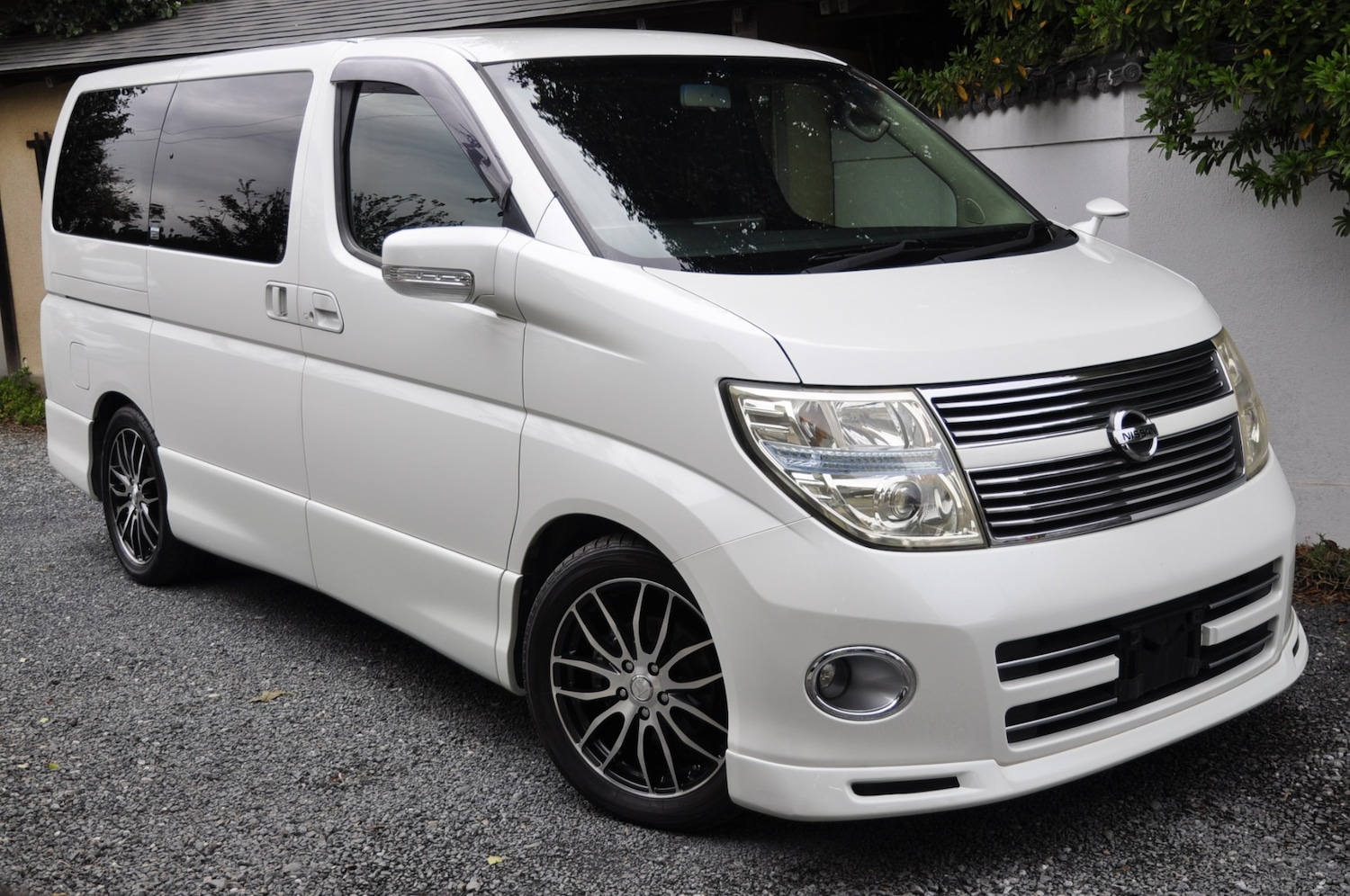 Used Nissan Elgrand 2024 for sale - 76554044: Photo 2