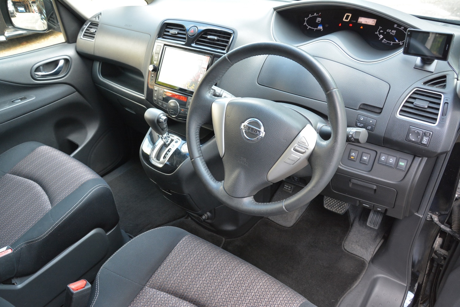 Used Nissan Serena 2014 for sale - 76555215: Photo 11