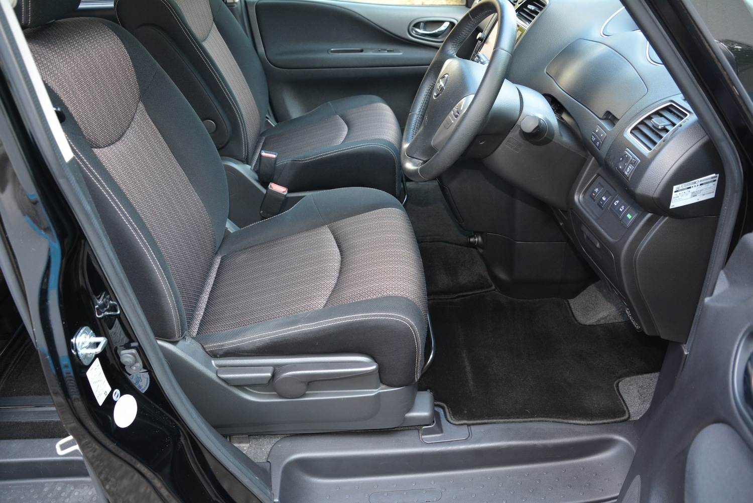 Used Nissan Serena 2014 for sale - 76555215: Photo 12