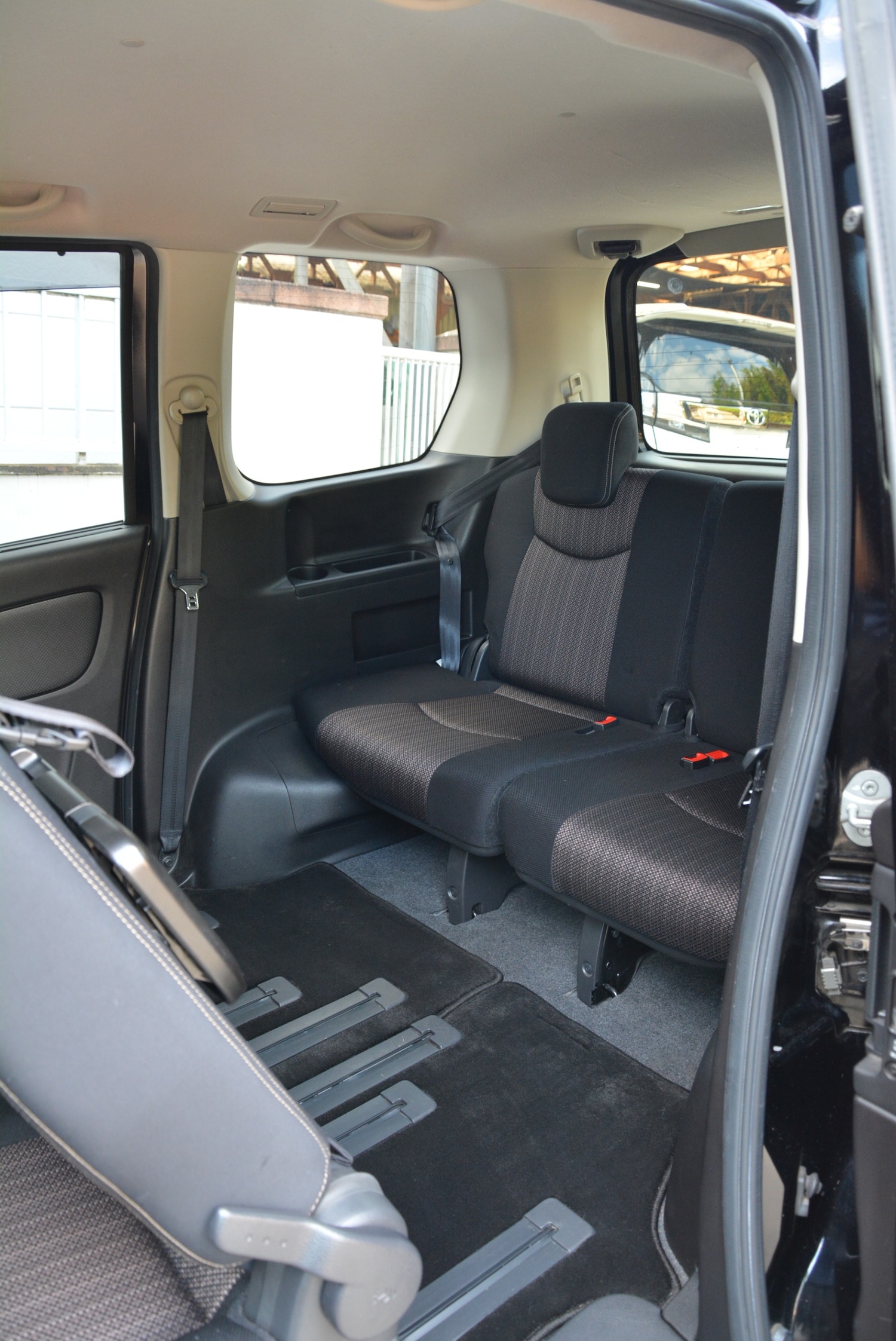 Used Nissan Serena 2014 for sale - 76555215: Photo 15