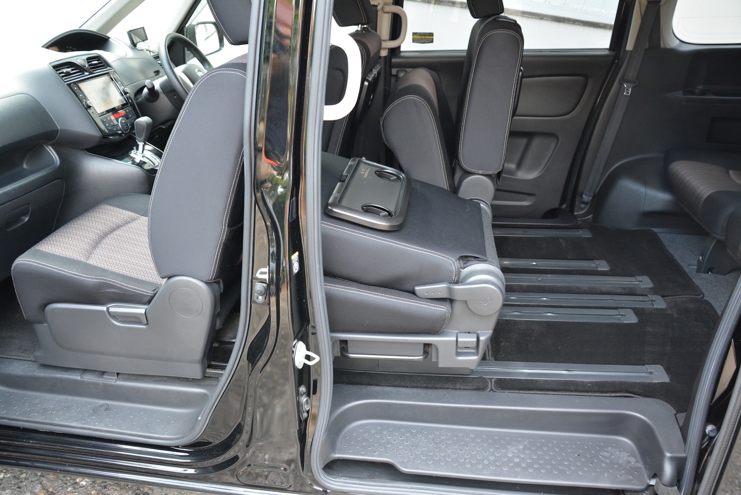 Used Nissan Serena 2014 for sale - 76555215: Photo 16