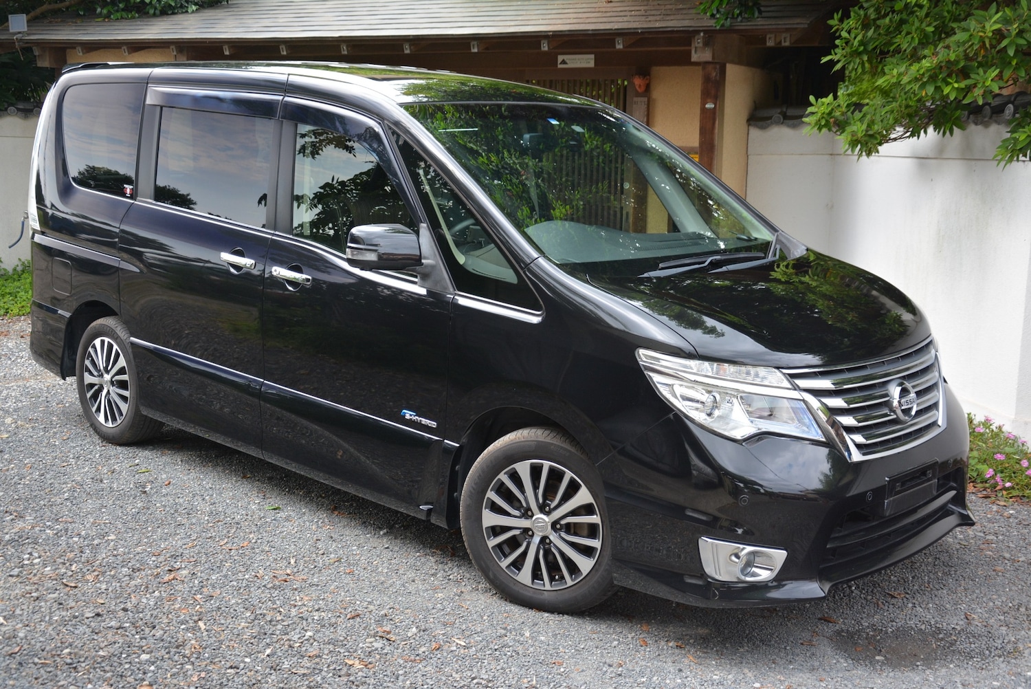 Used Nissan Serena 2014 for sale - 76555215: Photo 2