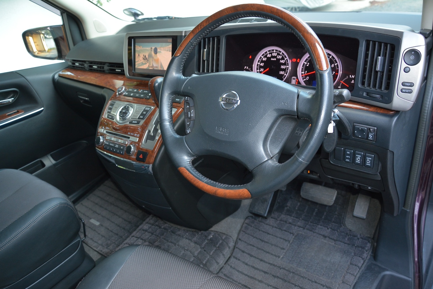 Used Nissan Elgrand 2009 for sale - 76780076: Photo 10