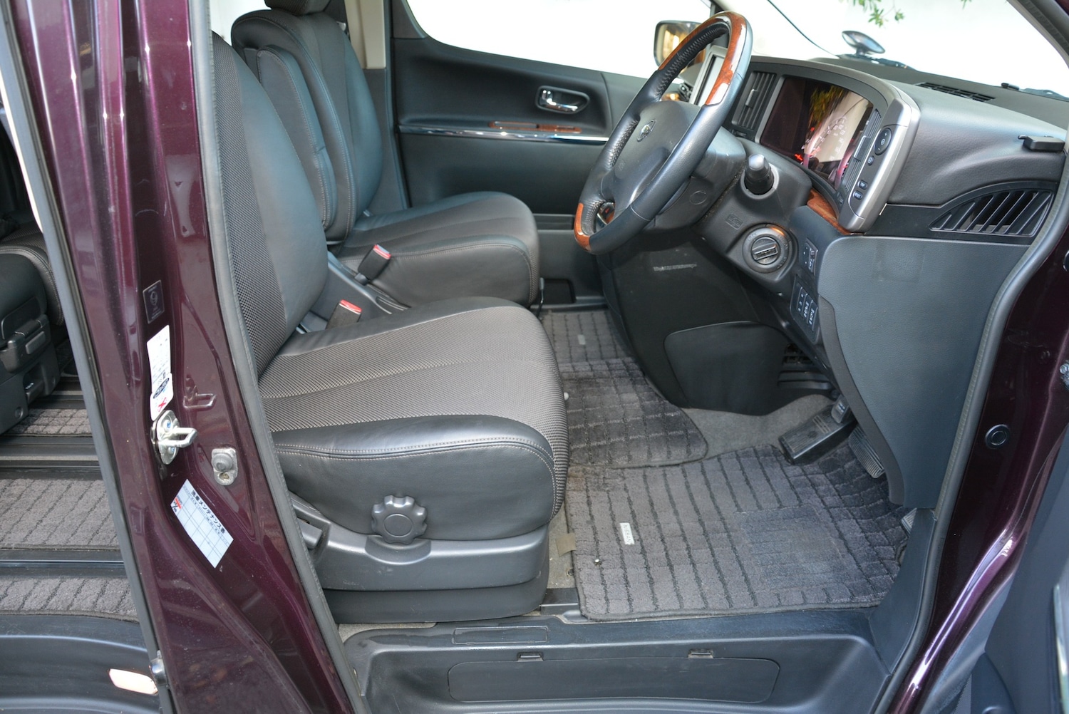 Used Nissan Elgrand 2009 for sale - 76780076: Photo 12