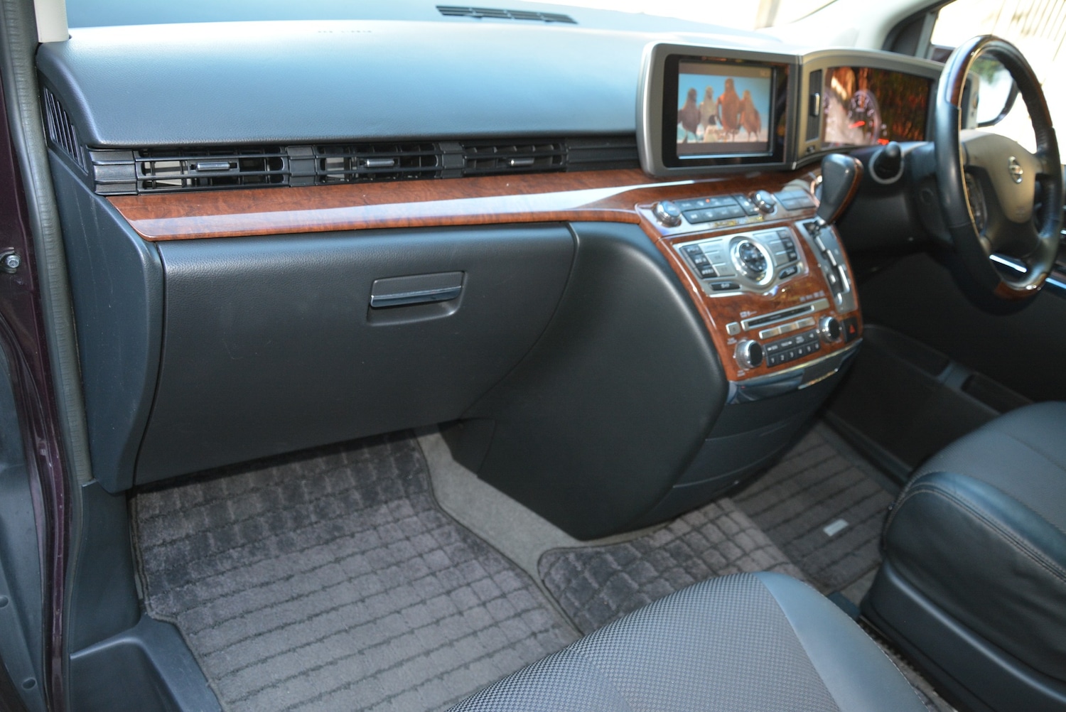 Used Nissan Elgrand 2009 for sale - 76780076: Photo 13